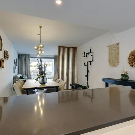 Estrella Vanian Gardens Apartment *